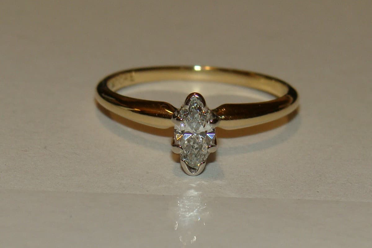 9.3g 14k-y/g, 1-marquise Cut Lady's Diamond Engagement Ring